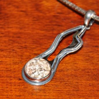 СРЕБЪРЕН МЕДАЛЬОН С АХАТ